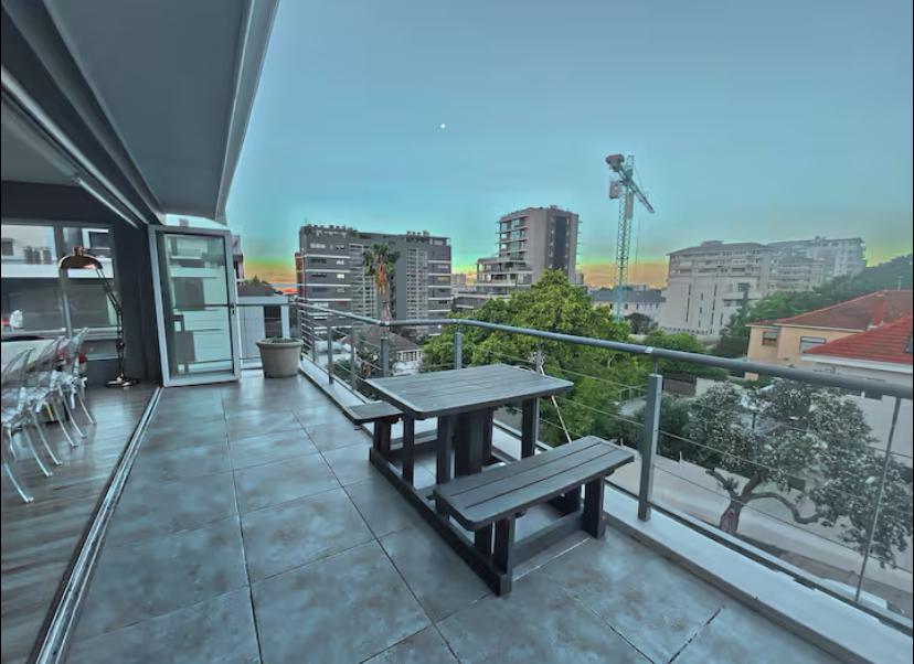 To Let 3 Bedroom Property for Rent in Green Point Western Cape
